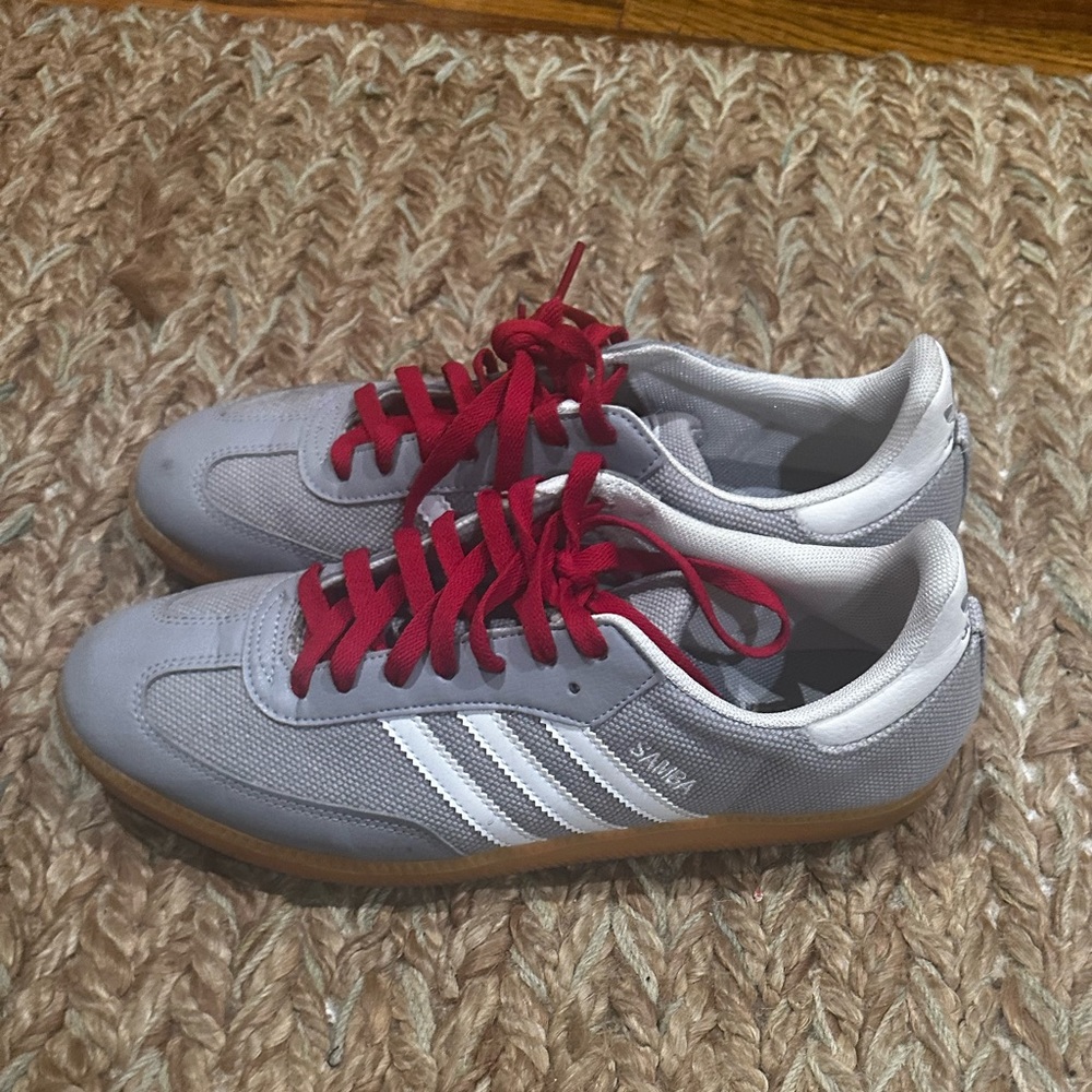 Adidas Samba Men’s Size 11M Grey w/ Red Laces